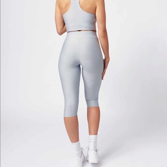 XS sage high waisted 3/4 length leggings GOI - Picture 3 of 5